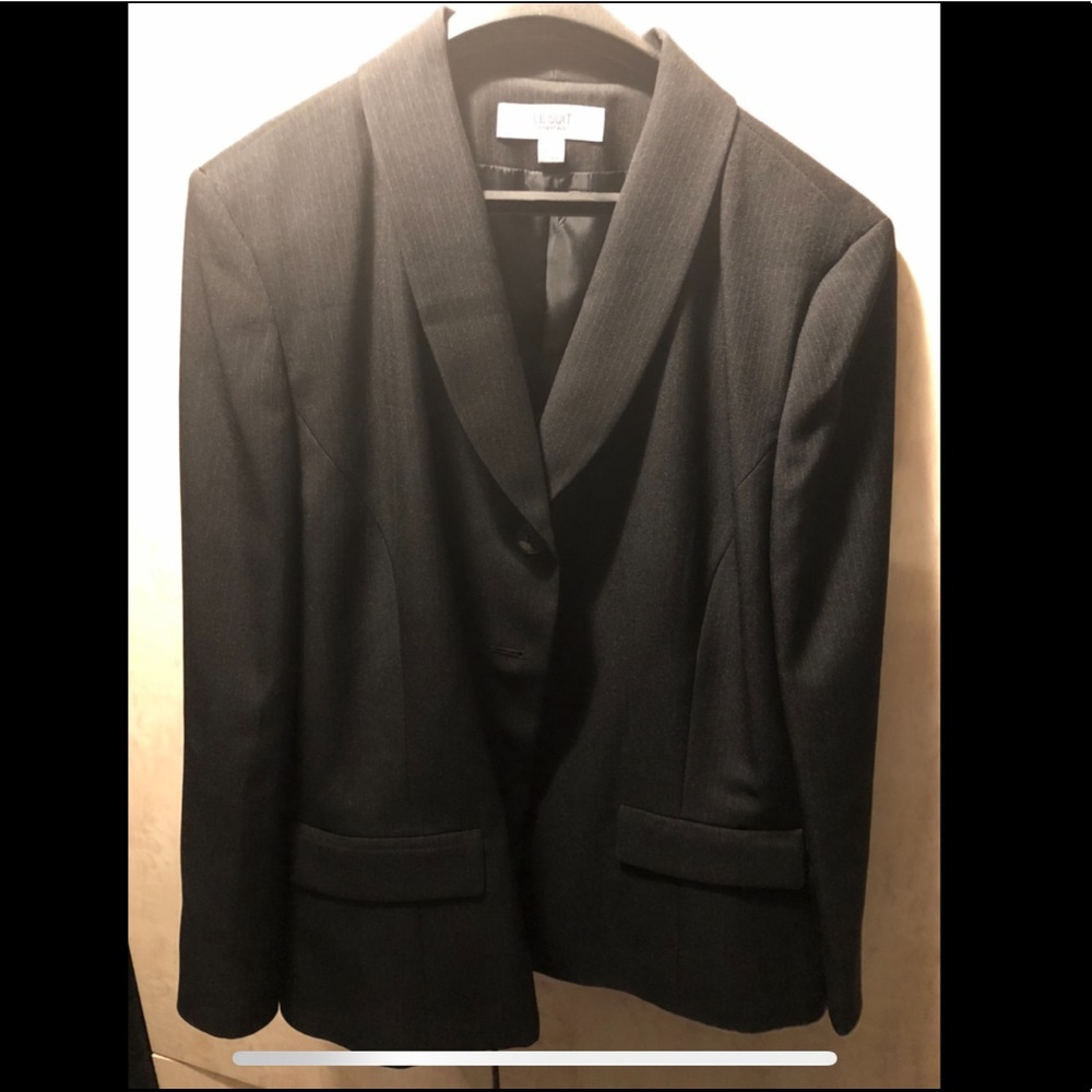 ♠️Black pin stripe blazer, NWOT♠️